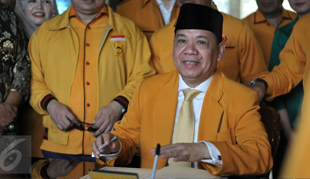 Ketua Umum Musyawarah Kekeluargaan Gotong Royong (MKGR),  Roem Kono saat menghadiri HUT MKGR di TMP Kalibata, Jakarta, Minggu (10/01/2015). HUT MKGR ke 56 diperingati dengan acara tabur bunga dan doa di TMP Kalibata. (Liputan6.com/Johan Tallo)
