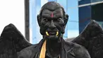 Namun, sosok baru ini, yang dianggap oleh beberapa orang sebagai dewa kekayaan tetapi oleh yang lain dianggap asing bagi agama Buddha dan bahkan dianggap sebagai penistaan, menimbulkan kontroversi. (Lillian SUWANRUMPHA / AFP)