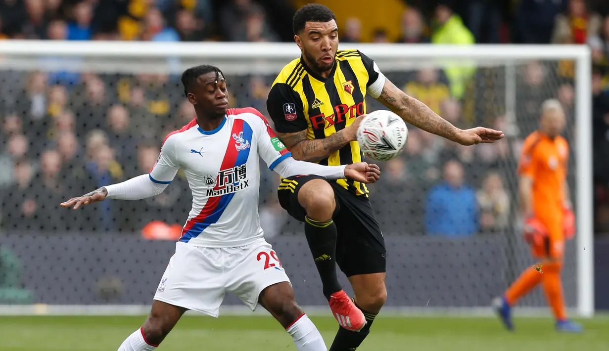 Aaron Wan-Bissaka menjadi pemain kelima termahal dalam sejarah transfer dari Mnachester United. (Photo by Ian KINGTON / AFP)