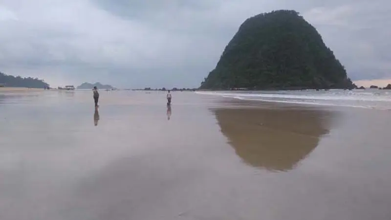 Pulau Merah, Tempat Wisata yang Wajib Dikunjungi di Banyuwangi