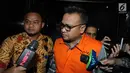 Keponakan Ketua DPR Setya Novanto, Irvanto Hendra Pambudi Cahyo Cahyo usai menjalani pemeriksaan perdana di KPK, Jakarta, Jumat (9/3). Irvanto ditahan untuk 20 hari di Rutan Guntur KPK," kata juru bicara KPK Febri Diansyah. (Merdeka.com/Dwi Narwoko)
