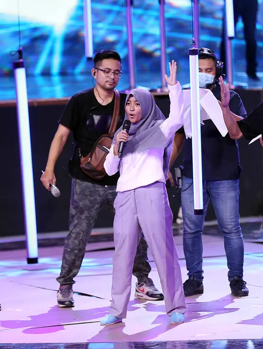 "Itu kusus buat HUT Indosiar, nyanyi sama joged. Kalau komika ngelawak kan sudah biasa, ini yang baru," kata Arafah Rianti, usai gladiresik, di Plenary Hall Jakarta Convention Center (JCC), Senin (9/1/2017). (Nurwahyunan/Bintang.com)