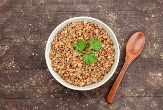 Buckwheat merupakan biji-bijian bebas gluten yang dikenal sebagai sumber protein legkap sekaligus kaya serat. [Dok/freepik.com/KamranAydinov]