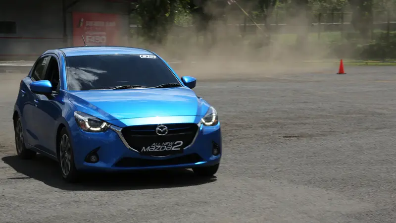 Aksi All New Mazda2 Libas Sirkuit Sentul