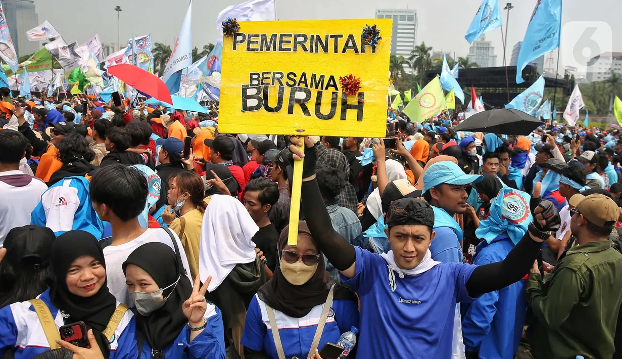 Ketika itu, para pekerja menuntut adanya pengurangan jam kerja menjadi delapan jam sehari tanpa pengurangan upah. (Liputan6.com/Angga Yuniar)