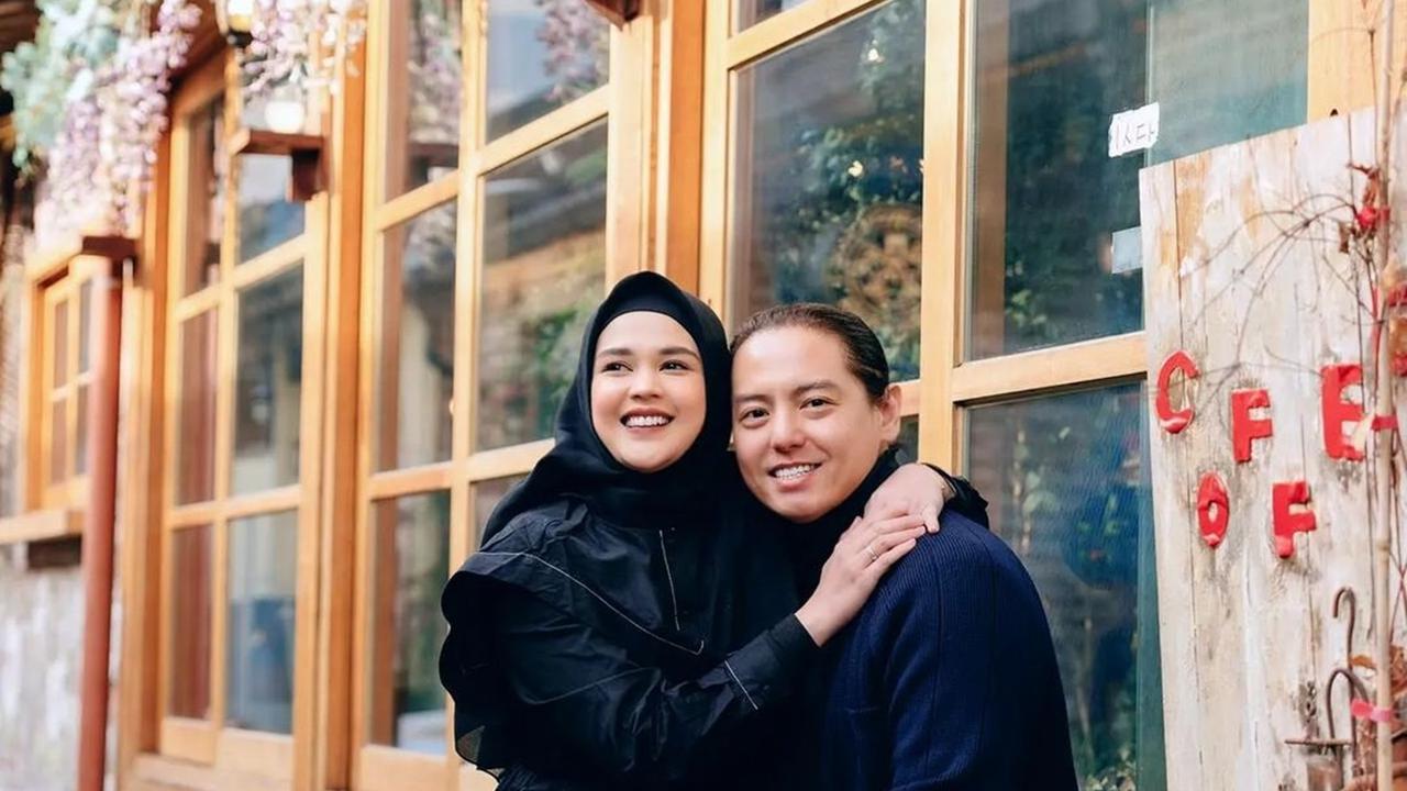 Potret Terbaru Roger Danuarta yang Aura Semakin Positif Usai Menikah dengan Cut Meyriska