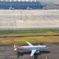 Maskapai Super Air Jet dari Denpasar yang membawa 130 penumpang, menjadi pesawat pertama yang mendarat di Bandara Internasional Jawa Barat (BIJB) Kertajati, seusai peralihan penerbangan ke bandara tersebut, Minggu (29/10/2023).