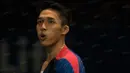 Pebulutangkis tunggal putra Indonesia, Jonatan Christie, tampak lelah saat laga perempat final BCA Indonesia Open di Istora Senayan, Jakarta, Jumat (3/6/2016). (Bola.com/Vitalis Yogi Trisna)