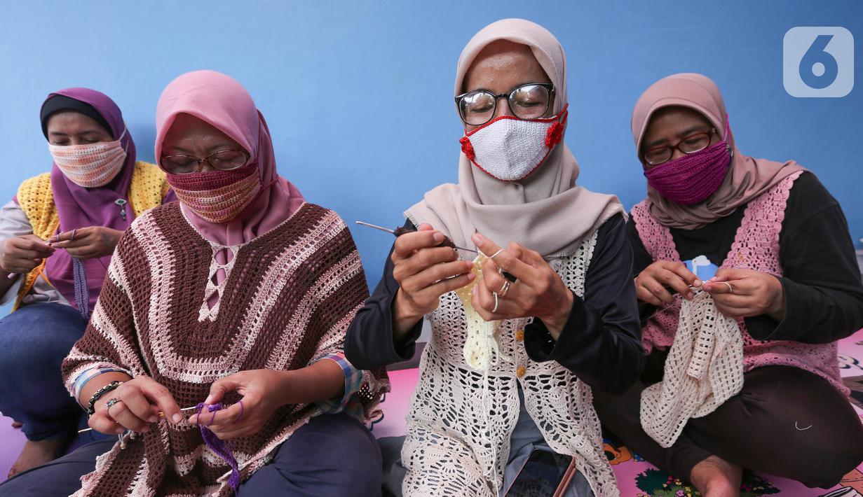 FOTO: Kreasi Masker Rajut di Masa Pandemi - On Off ...
