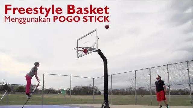 Video freestyle bola basket menggunakan Pogo Stick, Alat olah raga unik menggunakan tongkat berbentuk T.