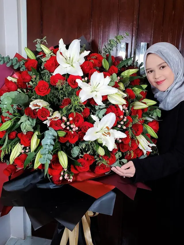 7 Momen Ulang Tahun Cut Meyriska Ke-27, Dapat Banjir Hadiah