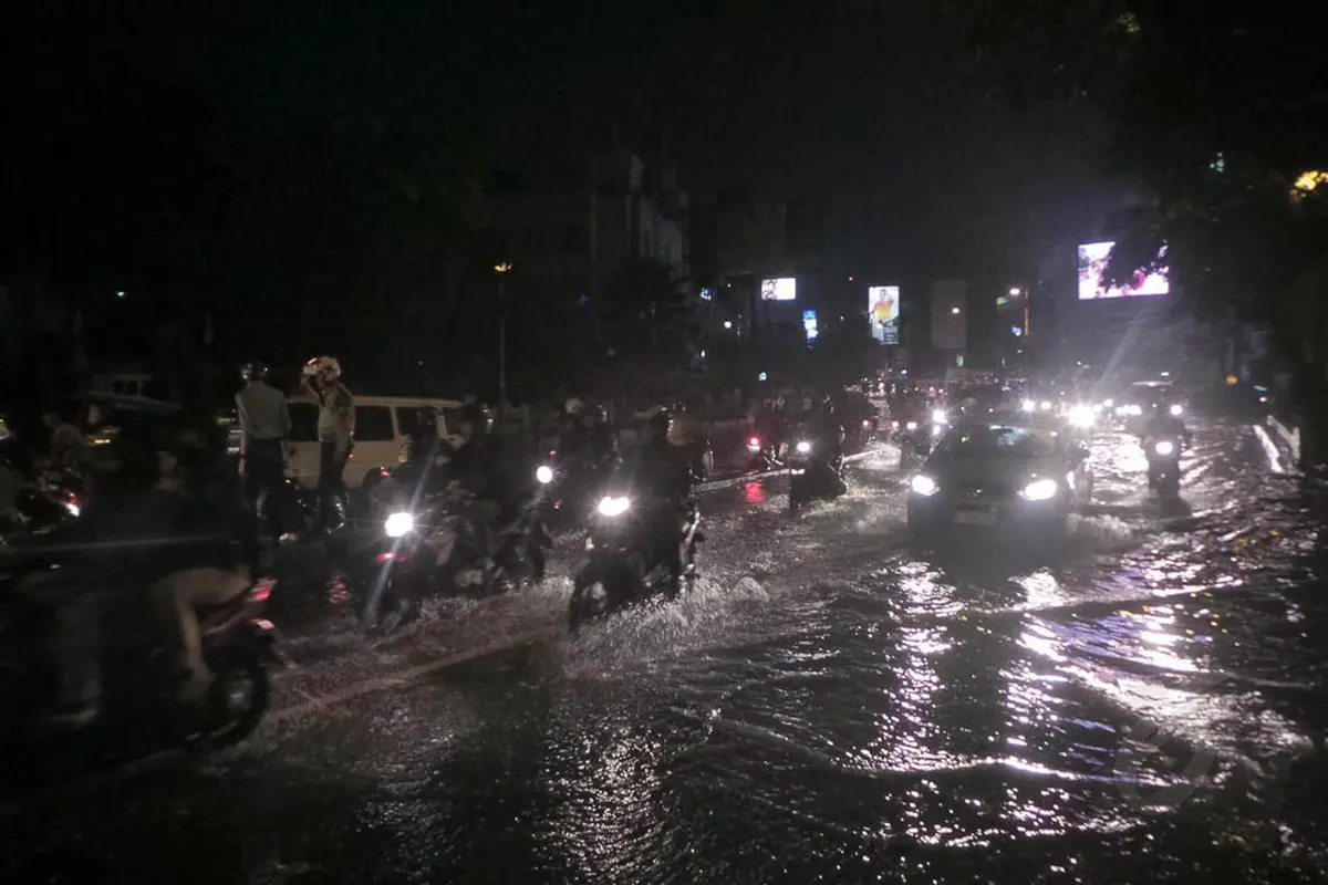Gara-gara Genangan 60 Cm, Jalan Tendean Macet