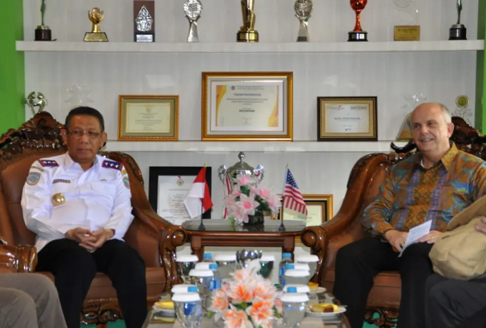 Dubes AS untuk Indonesia, Joseph R Donovan berkunjung ke Kantor Wali Kota Pontianak. (Foto: Pemkot Pontianak/Liputan6.com/Raden AMP)