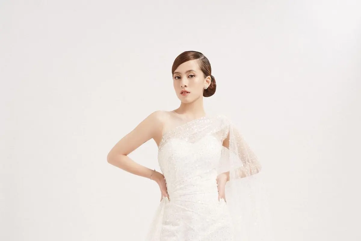 Gaya Adhisty Zara Photoshoot Pakai Gaun Pengantin, Tato di Punggung dan Lengan Curi Perhatian