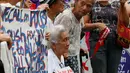 Pada Perang Dunia II, para wanita lansia ini dipaksa untuk menjadi budak seks para tentara Jepang, Filipina, Kamis (12/1). Mereka menggelar aksi untuk memprotes kedatangan PM Jepang Shinzo Abe di Filipina. )AP Photo/Bullit Marquez)