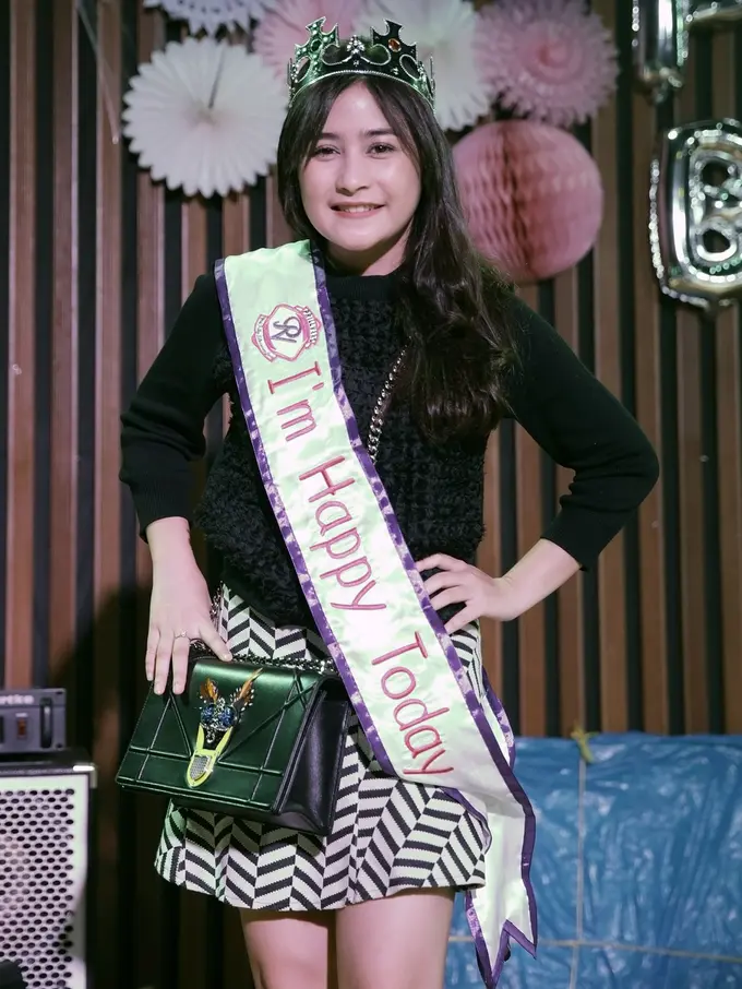 [Bintang] Prilly Latuconsina Ultah