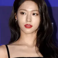 Baru-baru ini, Seolhyun menjadi pusat perhatian publik. Lantaran ia tampil cantik menawan di Baeksang Arts Awards 2018. (Foto: koreaboo.com)