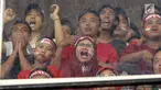 Suportermeluapkan ekspresi saat menyaksikan laga Timnas Indonesia U-19 melawan Jepang U-19 pada perempat final Piala AFC U-19 2018 di Stadion GBK, Jakarta, Minggu (28/10). Indonesia kalah 0-2.