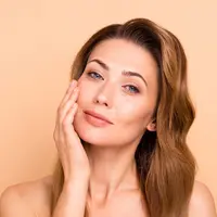 ilustrasi Urutan perawatan menghilangkan kerutan wajah/Roman Samborskyi/shutterstock