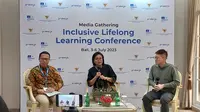 Direktur Eksekutif Prakerja Denni Puspa Purbasari dalam Media Briefing di Jakarta, Selasa (20/6/2023). Manajemen Pelaksana Program Kartu Prakerja menggandeng Unesco Institute for Lifelong Learning dalam membahas model pembelajaran sepanjang masa yang inklusif. (Arief/Liputan6.com)