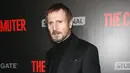 Aktor Liam Neeson berpose untuk fotografer pada premiere film terbarunya, THE COMMUTER, di New York, 8 Januari 2018. Liam yang biasanya tampil dengan tatanan rambut ke belakang, kali ini memilih tampil tak biasa. (Photo by Andy Kropa/Invision/AP)