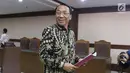 Mantan Menteri ESDM, Jero Wacik usai mengikuti sidang pengajuan Peninjauan Kembali atas putusan kasasi kasus dana operasional menteri (DOM) di PN Jakarta Pusat, Senin (23/7). Sidang mendengar pembacaan memori PK. (Liputan6.com/Helmi Fithriansyah)