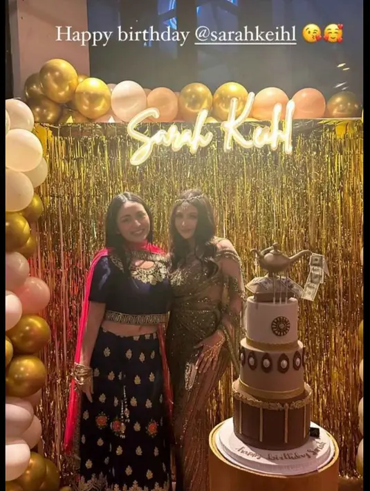 Rachel Vennya turut hadir mengenakan pakaian Ghagra Choli berwarna navy. [Foto: IG/rachelvennya].