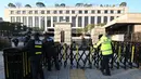 Untuk diketahui, Presiden Yoon Suk Yeol telah diberhentikan sementara dari jabatannya karena upayanya untuk memberlakukan darurat militer. (JUNG YEON-JE/AFP)