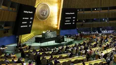 Gambaran umum menunjukkan hasil pemungutan suara pada pertemuan Majelis Umum Perserikatan Bangsa-Bangsa (PBB) untuk pemungutan suara resolusi tidak mengikat yang menuntut "gencatan senjata kemanusiaan segera" di Gaza di Markas Besar PBB, New York, Amerika Serikat, Selasa (12/12/2023). (ANGELA WEISS/AFP)