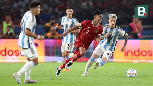 Foto: Aksi Jatuh Bangun Marselino Ferdinan saat Hadapi Argentina, Catatkan Statistik Apik hingga Dipuji Jurnalis Inggris