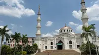 Masjid Al Serkal yang terletak di Islamic Center Phnom Penh. (Bola.com/Gregah Nurikhsani)