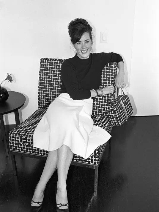 Para selebriti pun mengungkapkan kesedihannya lewat Twitter. (GEORGE CHINSEE/PENSKE MEDIA/REX/SHUTTERSTOCK)