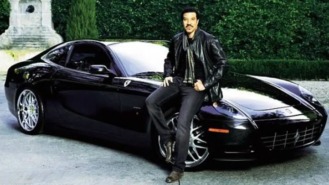 mobil-lionel-richie-140220c.jpg