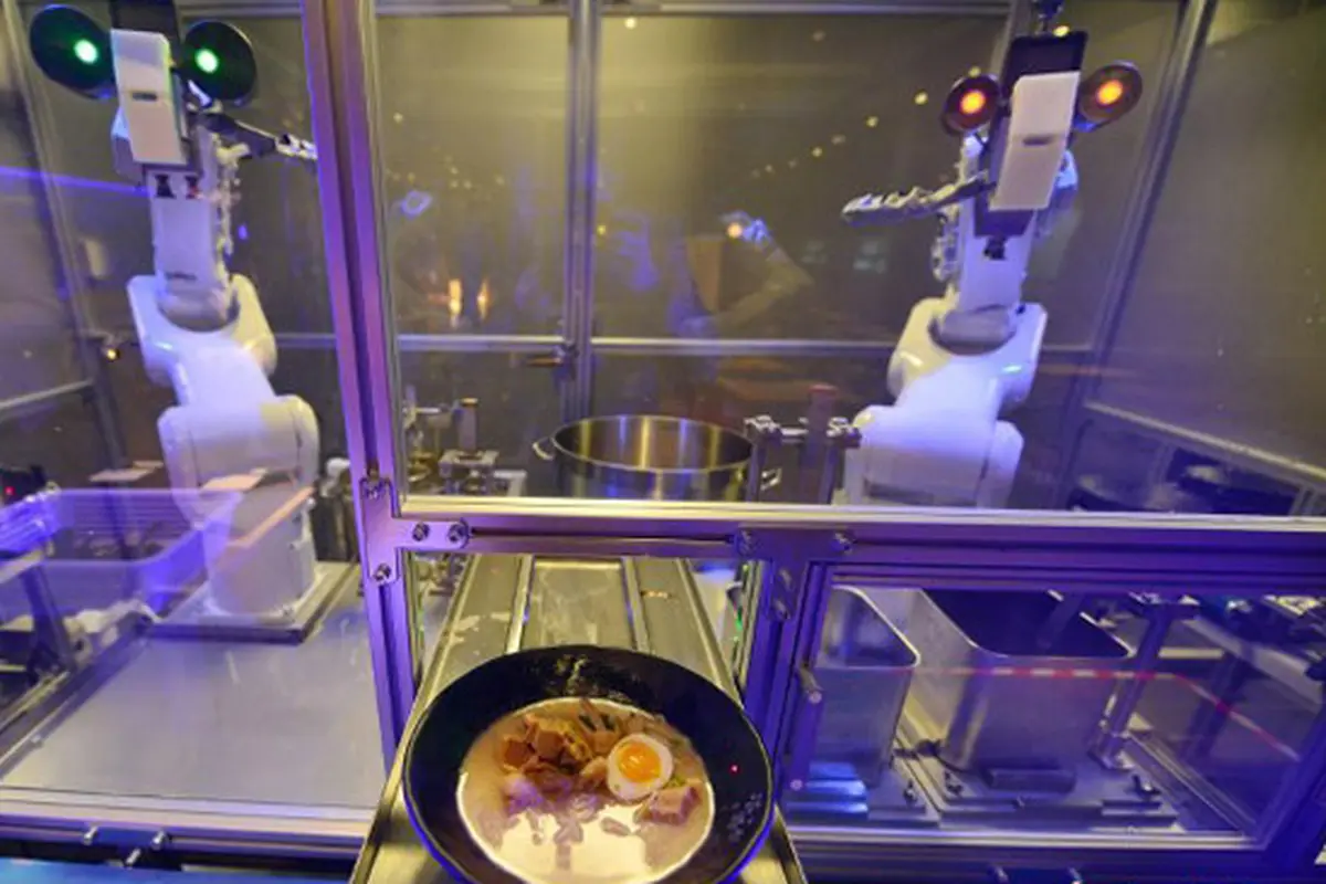 Robot Canggih, Memasak Semangkuk Ramen Hanya 90 Detik