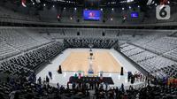 Suasana lapangan dan tribun penonton di Indonesia Arena, Senayan, Jakarta, Selasa (11/7/2023). Indonesia Arena merupakan satu dari empat venue penyelenggara FIBA World Cup 2023. (Liputan6.com/Herman Zakharia)