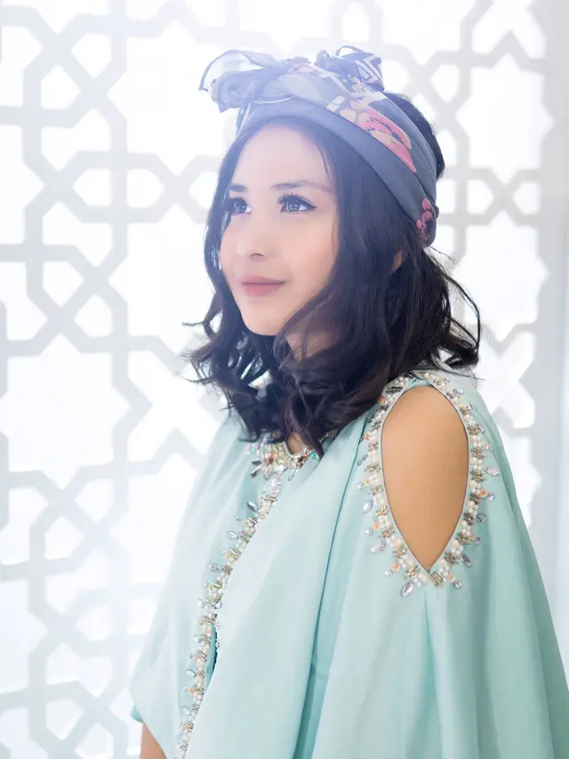 8 Inspirasi Style Lebaran Non Hijab dari Nia Ramadhani hingga Azizah Salsha