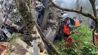 Helikopter Black Hawk mengalami kecelakaan usai mendarat darurat di Taiwan. (Source: Yilan County Fire Bureau)