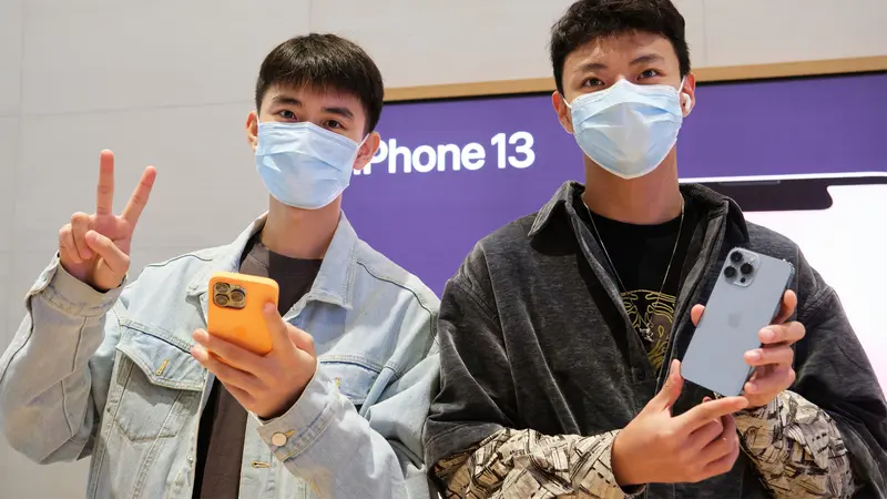 Penjualan perdana iPhone 13