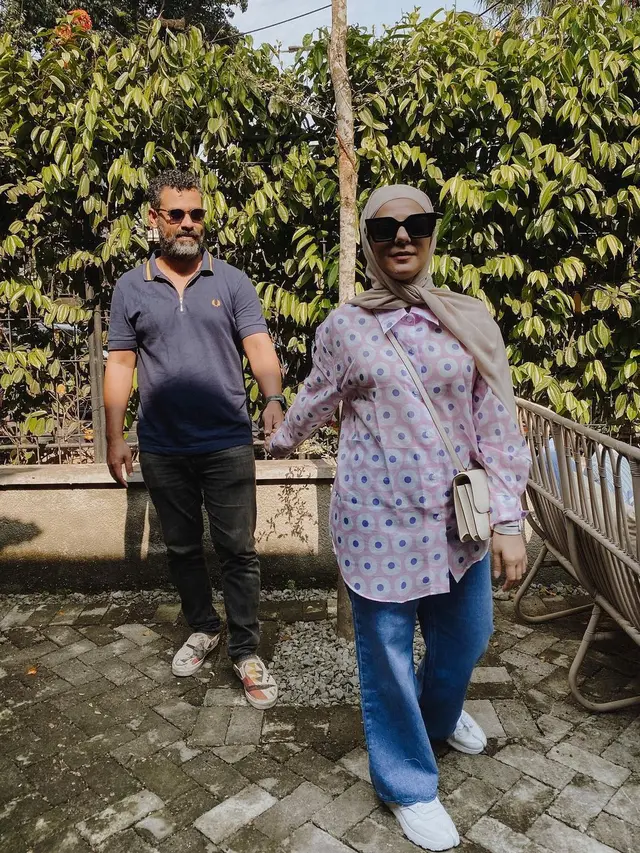 6 Potret Selvi Salavia, Kakak Tasya Farasya yang Tampil Kompak Bareng Suami