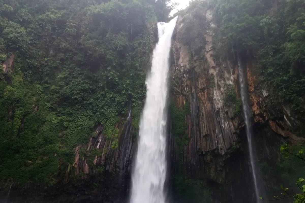 Air terjun Tri Muara Karang di Bengkulu