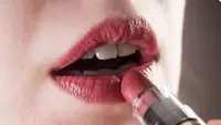 8 Tips Memakai Lipstik yang Salah Shade, Jangan Biarkan Mubazir