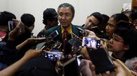 Ketua PB IDI Ilham Oetama Marsis saat dimintai keterangan awak media di kantor IDI, Jakarta, Senin (9/4). Sebelumnya, Majelis Kehormatan Etik Kedokteran (MKEK) PB IDI memberi sanksi ke dokter Terawan. (Liputan6.com/JohanTallo)