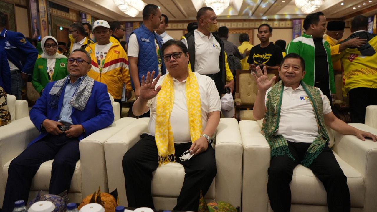 Ketua Umum Partai Golkar, Airlangga Hartarto bersama Ketum PAN dan Ketum PPP dalam forum Koalisi Indonesia Bersatu (KIB)