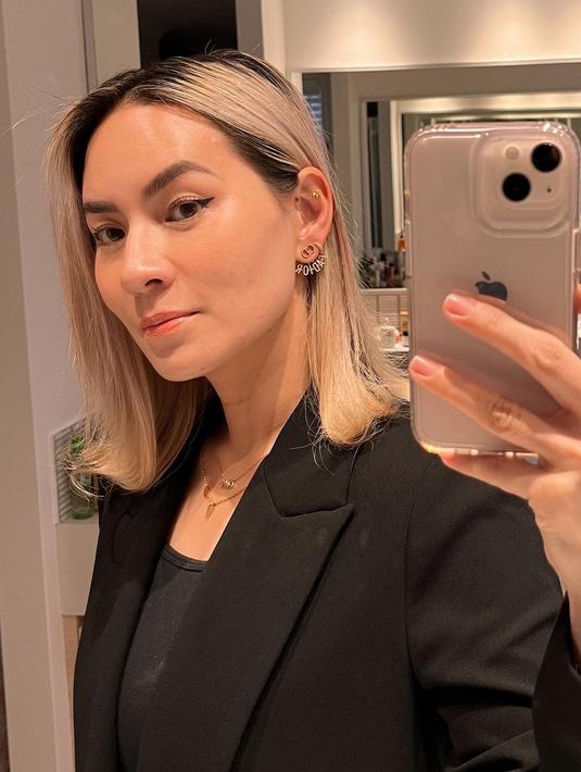 <p>Chantal Della Concetta merupakan news anchor, model dan seorang presenter yang kini sudah cukup jarang muncul di layar kaca. (FOTO: instagram.com/chantaldellaconcetta_/)</p>