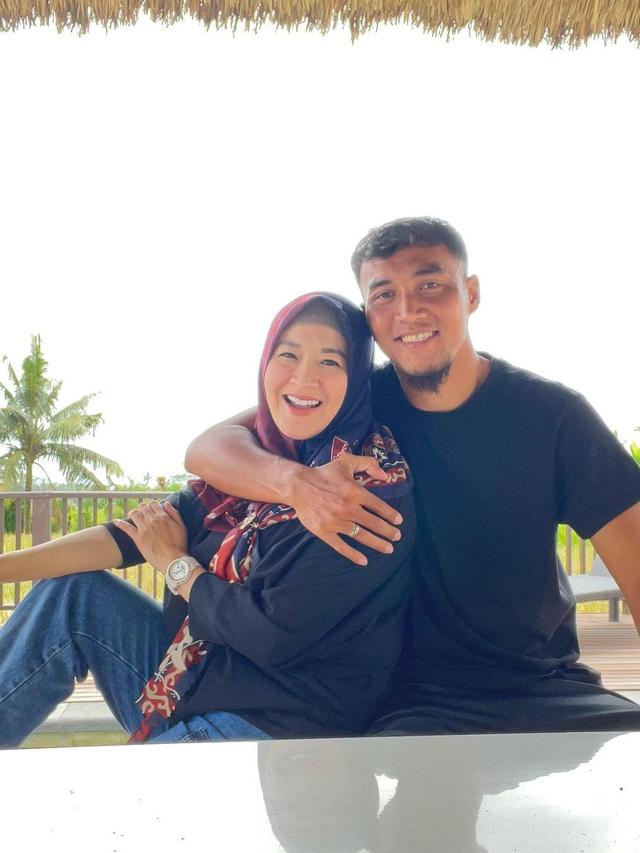 Okie Agustina dan Gunawan