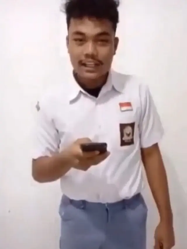 Viral Aksi Kocak Siswa SMA Baca Puisi "Ayah", Bikin Ketawa Netizen