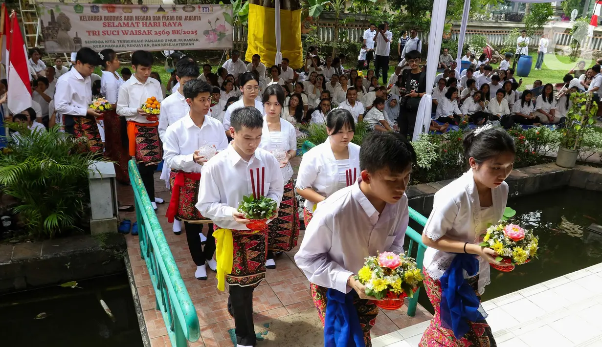 Setiap perayaan Waisak, setiap individu diajak untuk merenungkan kembali ajaran luhur Sang Buddha, khususnya dalam hal pengendalian diri. (Liputan6.com/Herman Zakharia)
