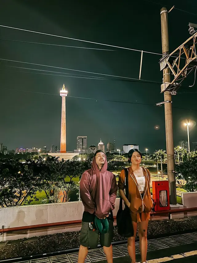 6 Potret Kedekatan Awkarin dan Ariel Nayaka, Dikabarkan Pacaran