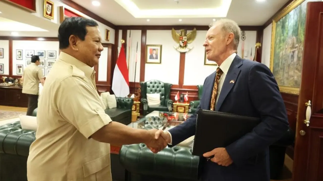 Menteri Pertahanan Prabowo Subianto membahas kerja sama bidang pertahanan dengan Duta Besar Denmark untuk Indonesia Sten Frimodt Nielsen
