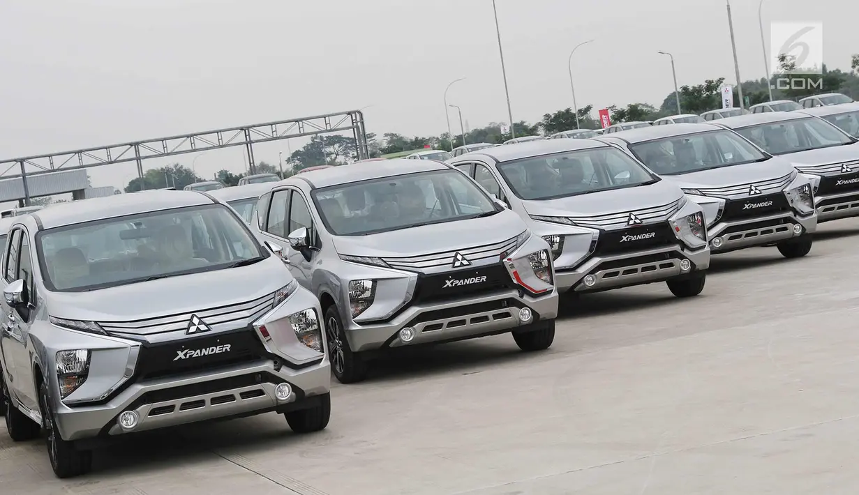 Tampilan mobil Mistubishi Xpander usai perakitan di Cikarang, Jawa Barat, Selasa (3/10). Kendaraan model MPV ini dirancang seiring meningkatnya permintaan konsumen Indonesia terhadap kendaraan berkualitas tinggi. (Liputan6.com/Immanuel Antonius)